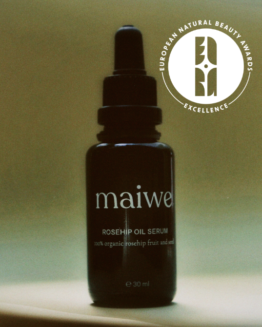 Black maiwe rosehip oil serum bottle